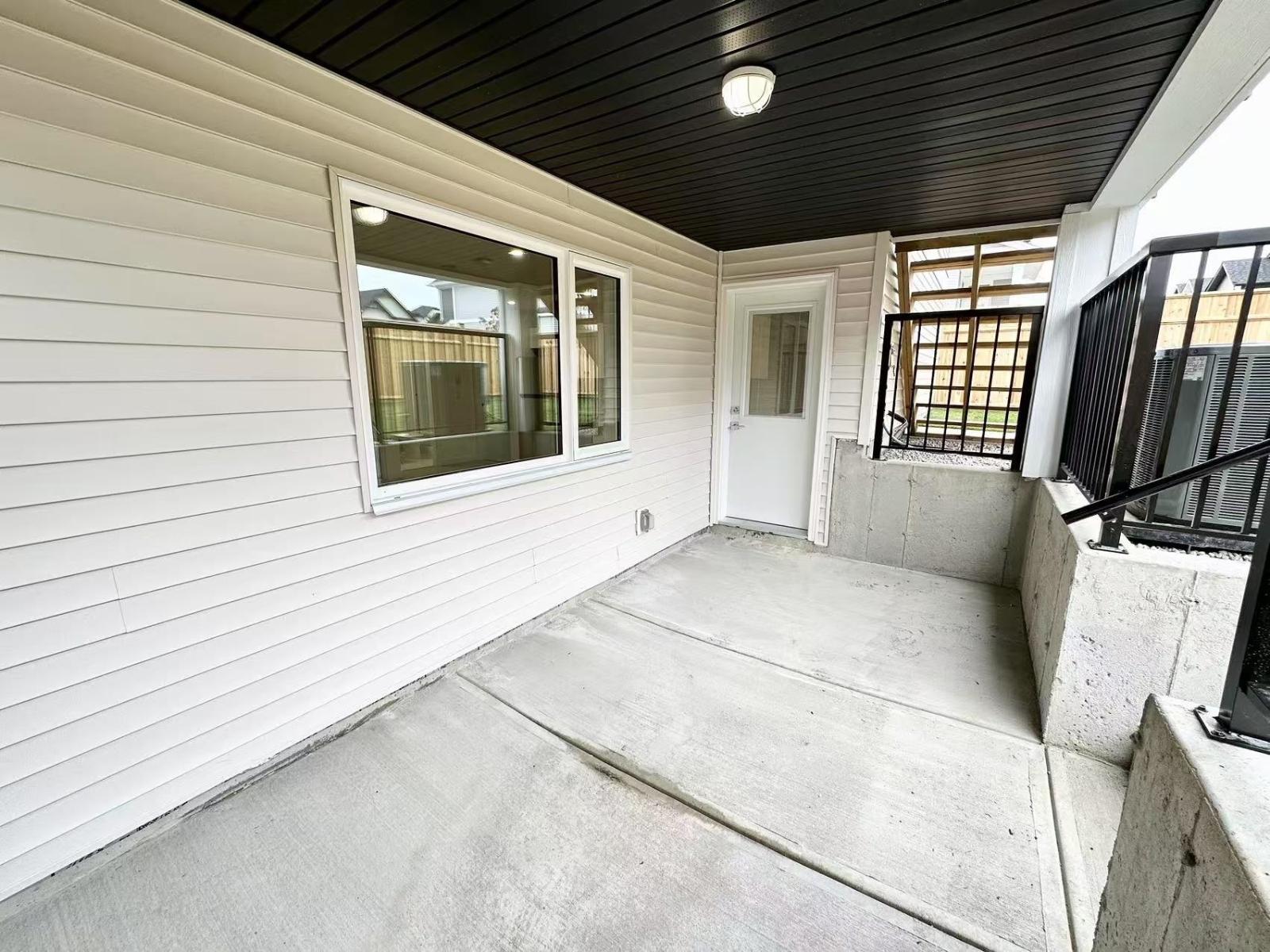 House in Langley - Image 11