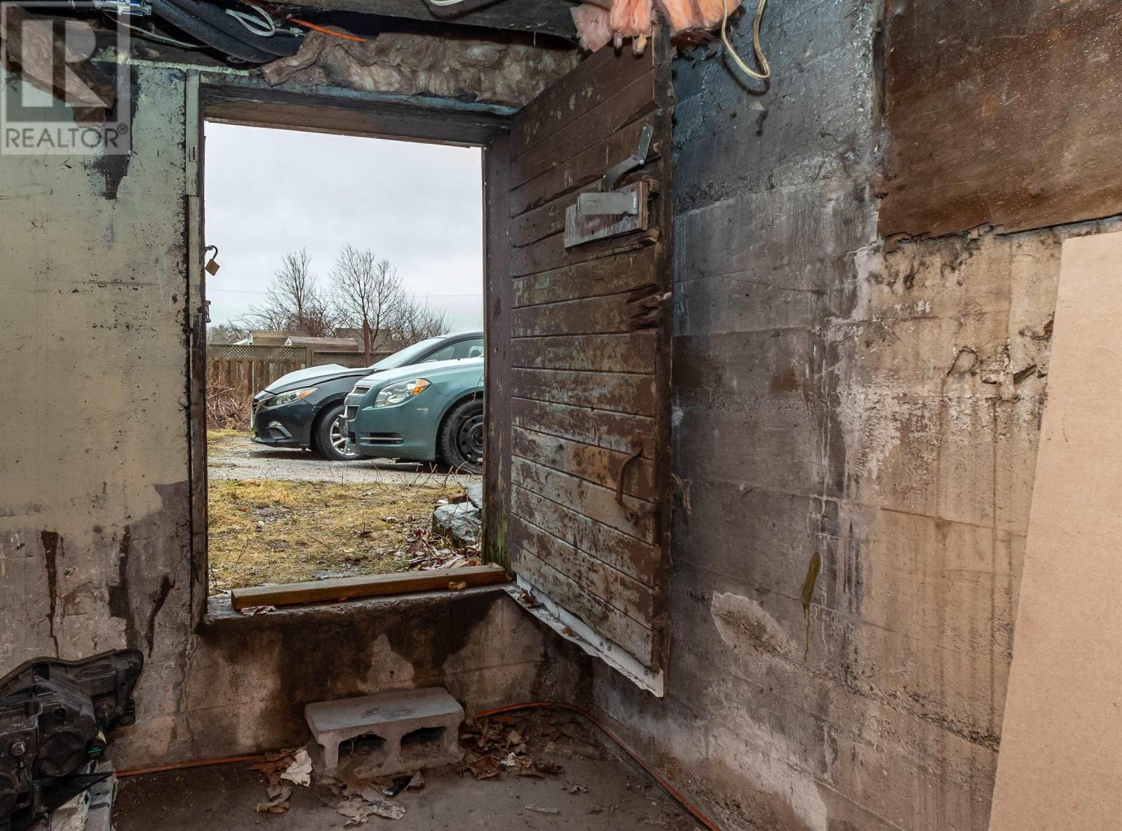 Property 20 of 27 of 652 Victoria Road