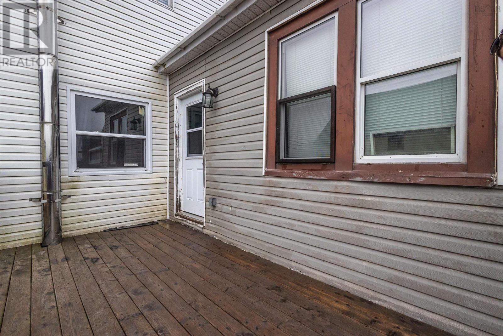 Property 22 of 27 of 652 Victoria Road