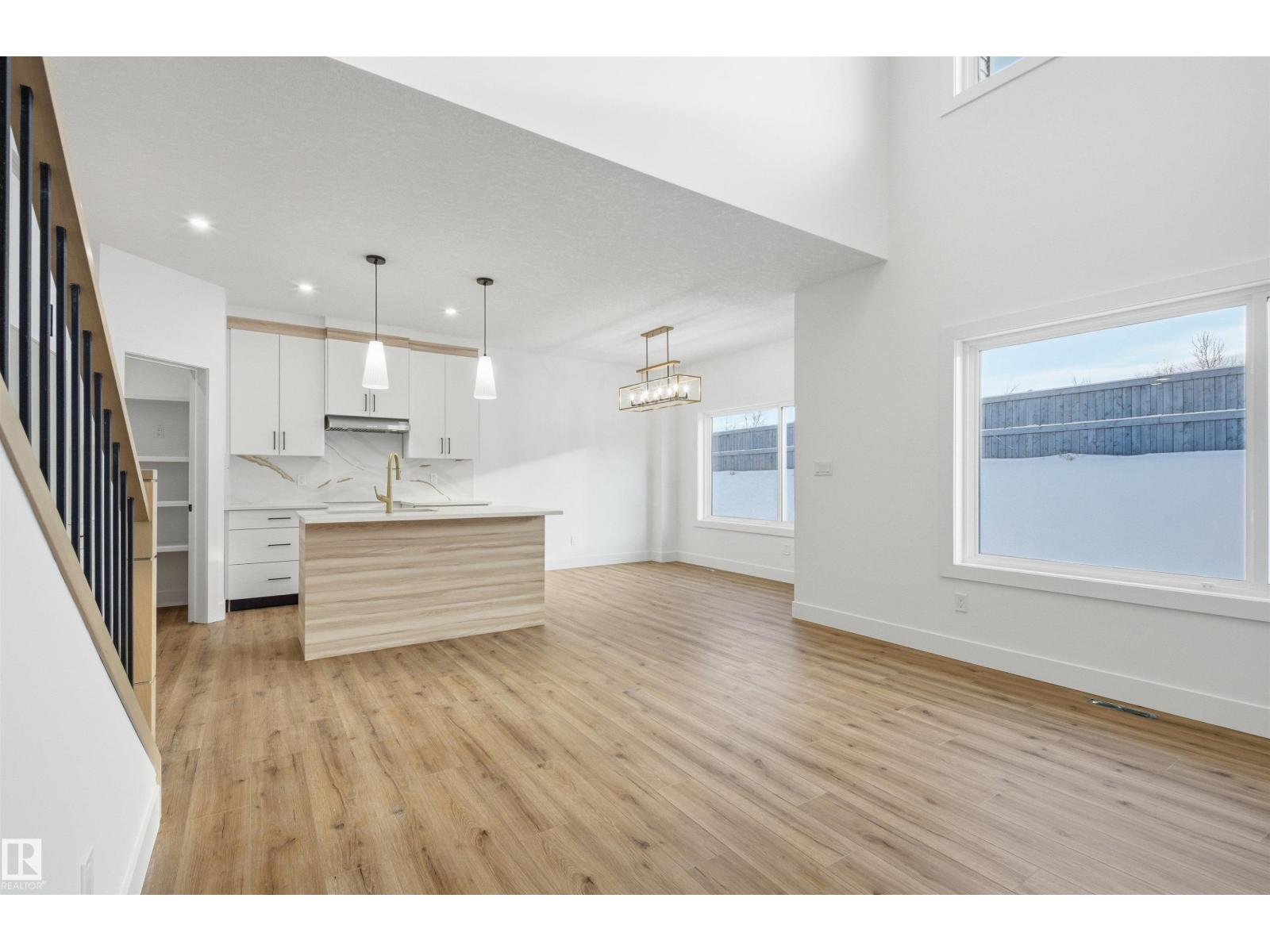 63 SILVERSTONE DR - 24