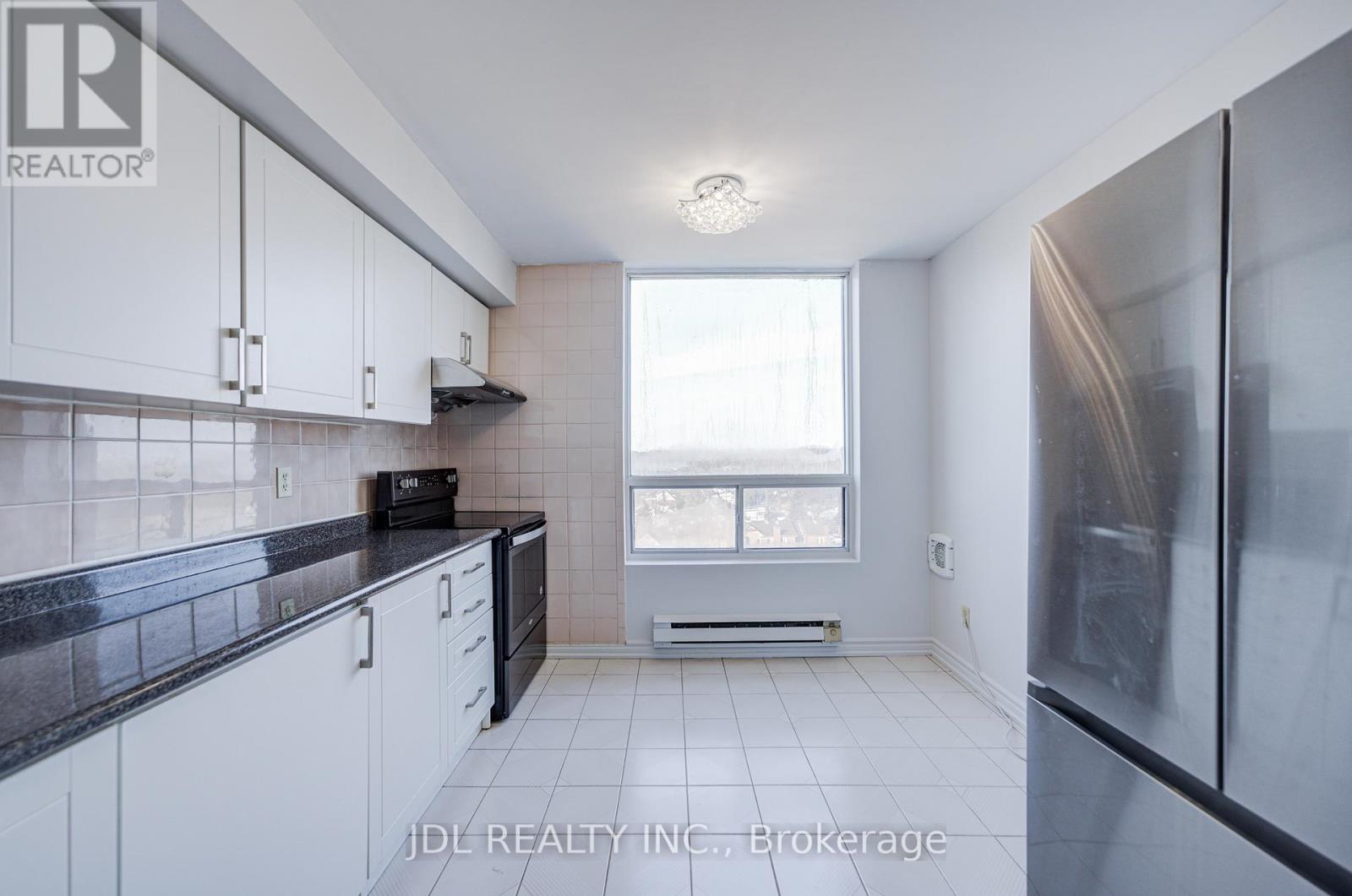 #1106 1 REIDMOUNT AVENUE - 32