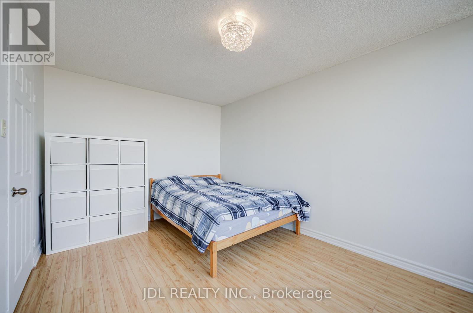 #1106 1 REIDMOUNT AVENUE - 33