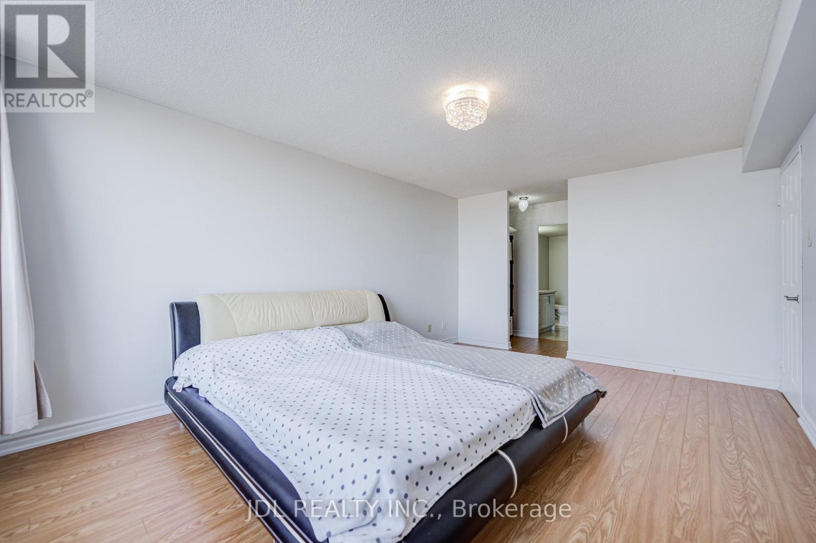 #1106 1 REIDMOUNT AVENUE - 43