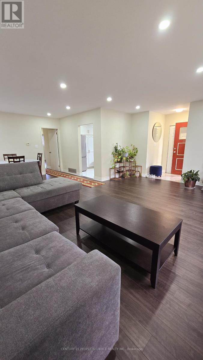 22 MURCHISON CRESCENT - Photo 4 of 17, Toronto (Mount Olive-Silverstone-Jamestown), Ontario