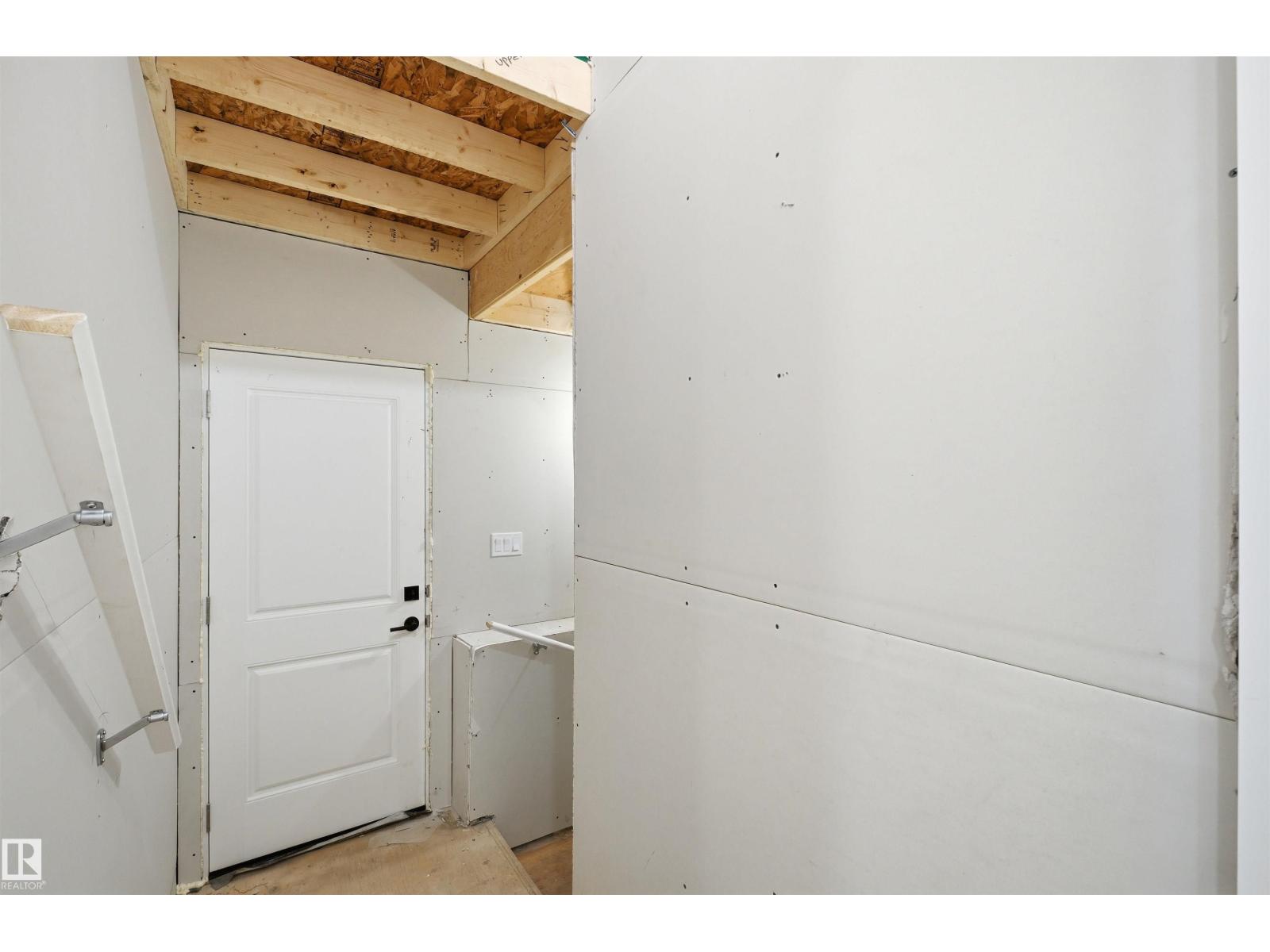 65 SILVERSTONE DR - 48
