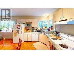 Living room - 121 Whims Rd, Salt Spring, BC V8K1B2 Photo 9
