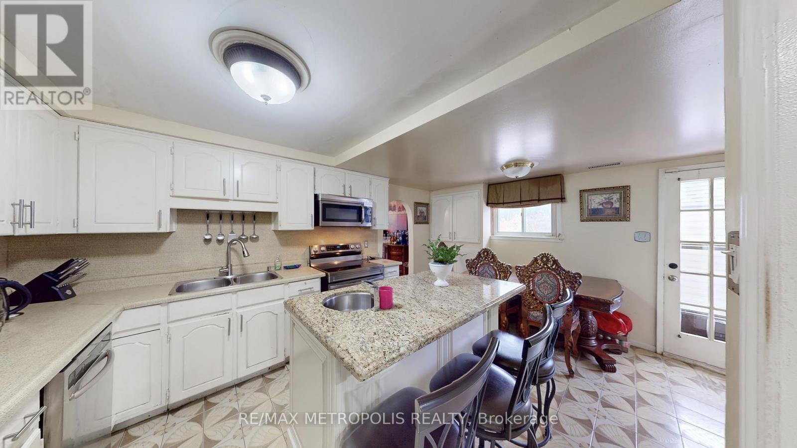 11 CONAMORE CRESCENT - 11
