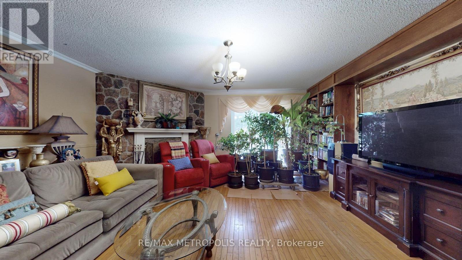 11 CONAMORE CRESCENT - 8