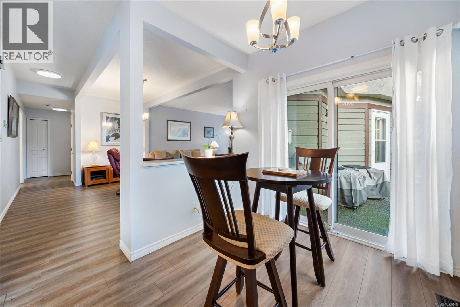 12 1063 Valewood Trail, Saanich