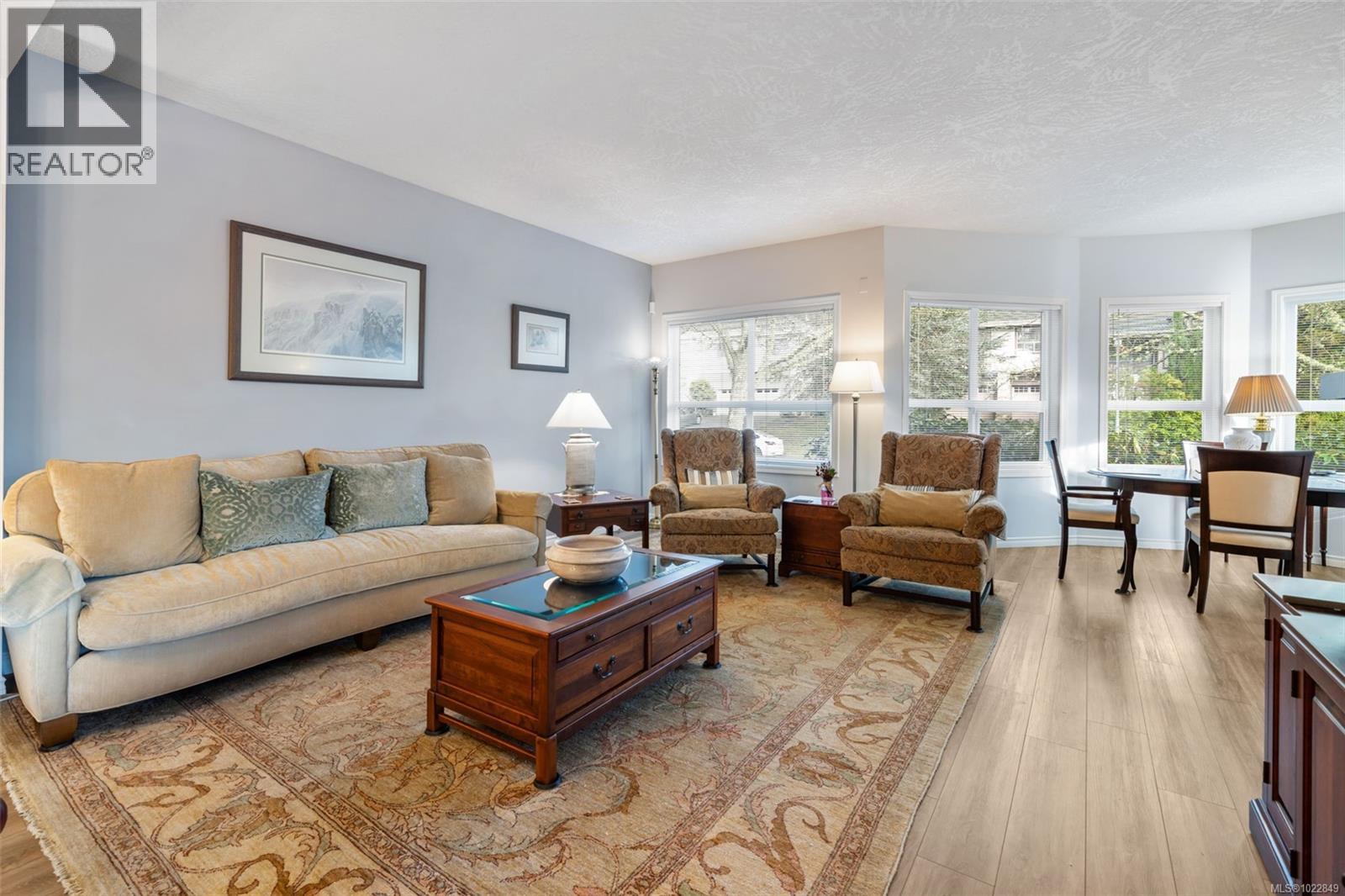 12 1063 Valewood Trail, Saanich