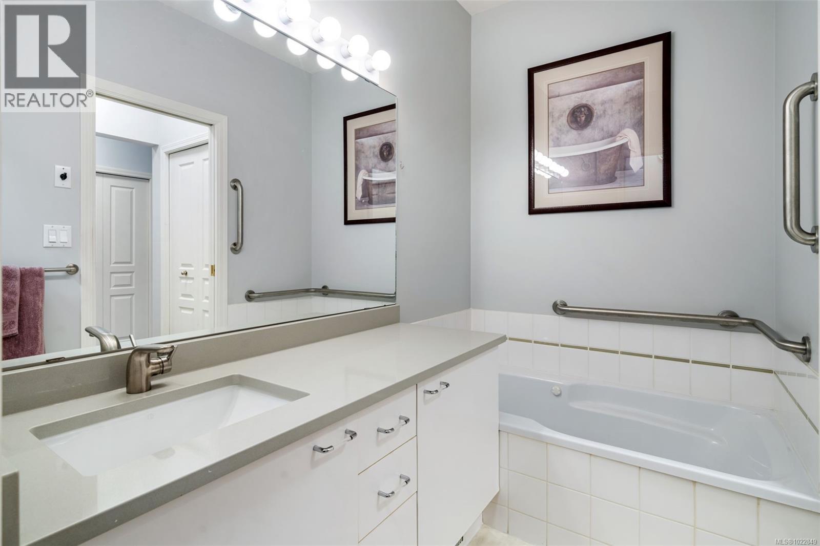 12 1063 Valewood Trail, Saanich