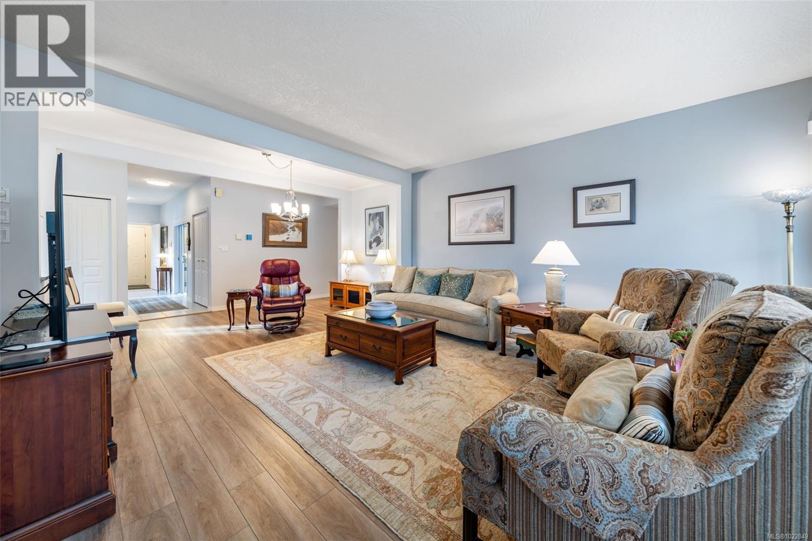 12 1063 Valewood Trail, Saanich