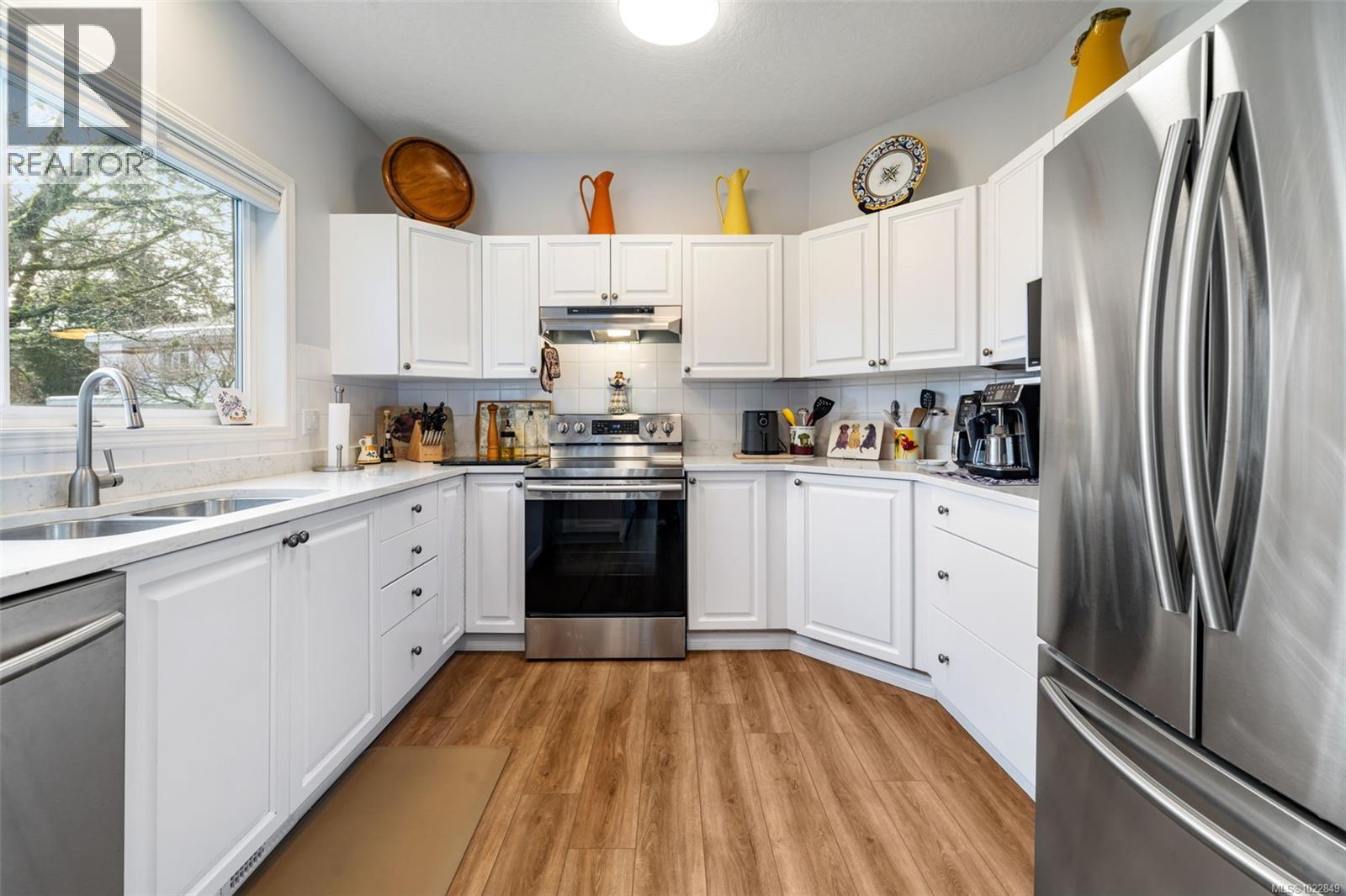 12 1063 Valewood Trail, Saanich