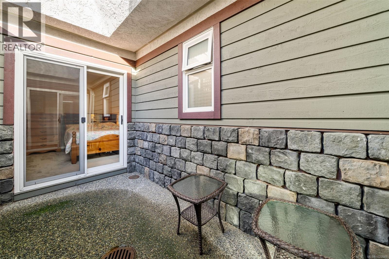 12 1063 Valewood Trail, Saanich