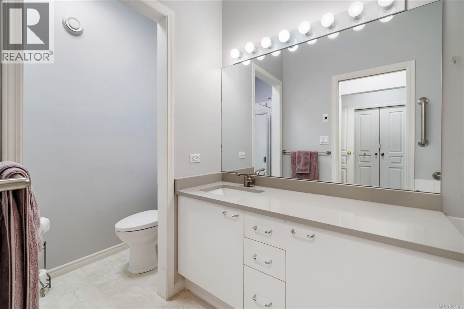 12 1063 Valewood Trail, Saanich