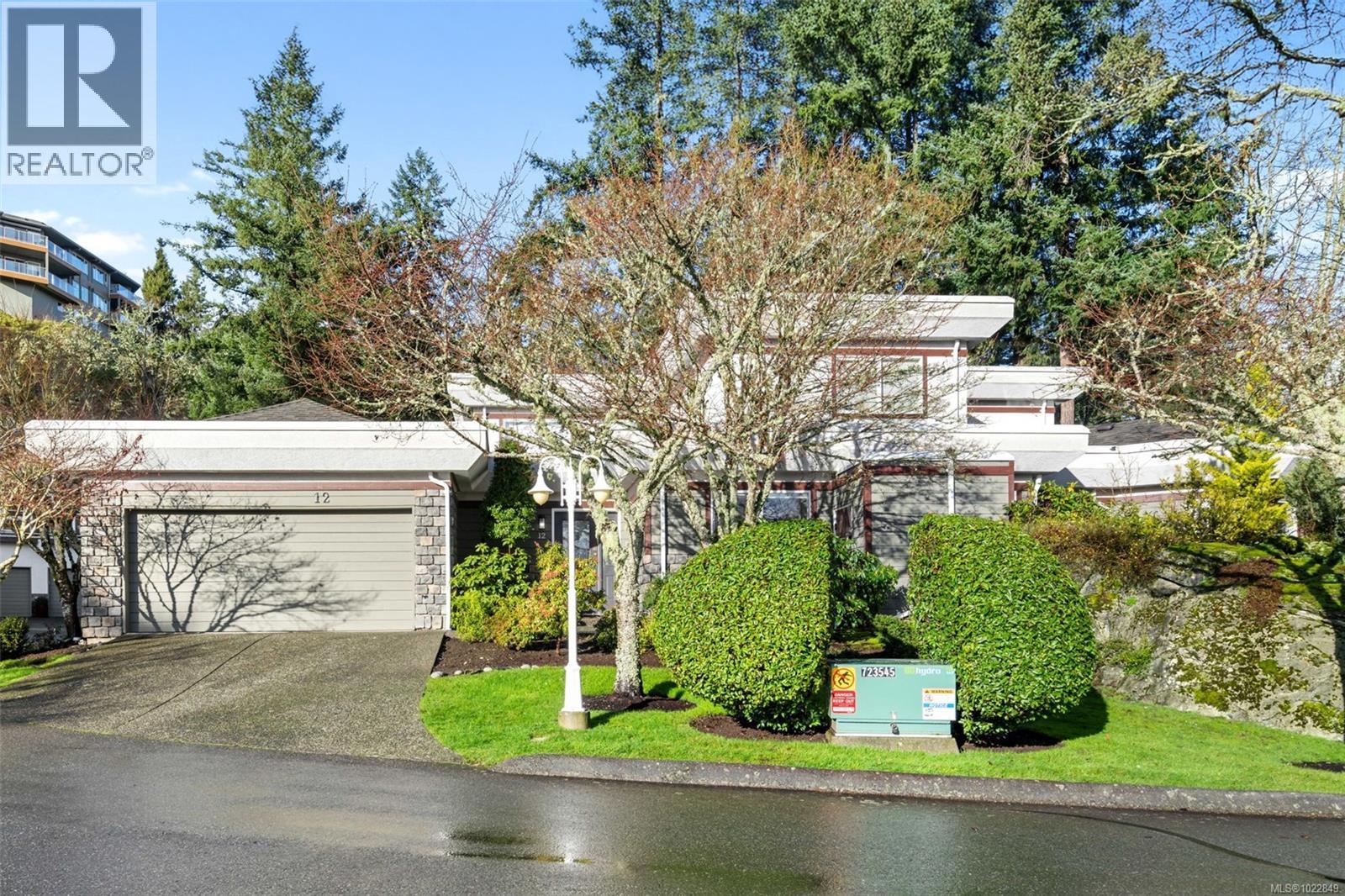 12 1063 Valewood Trail, Saanich