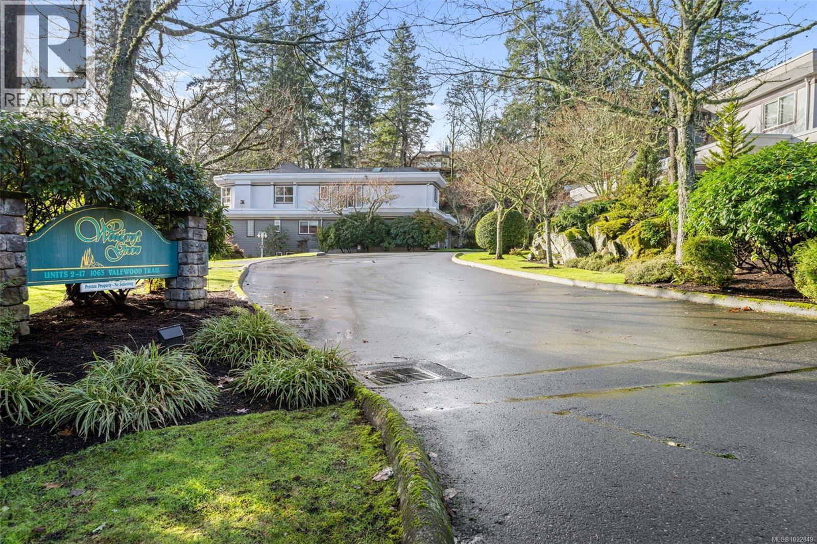 12 1063 Valewood Trail, Saanich