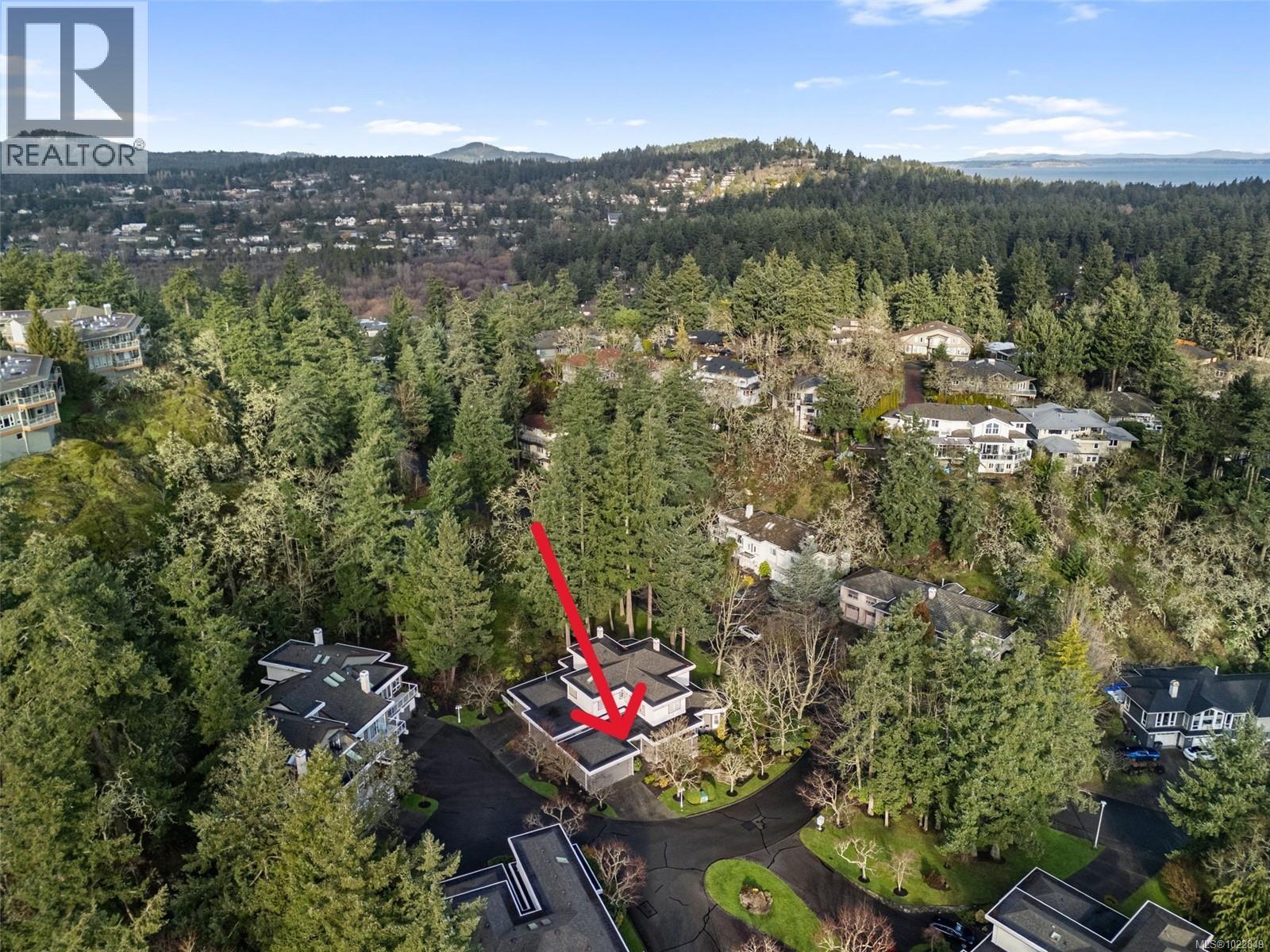 12 1063 Valewood Trail, Saanich