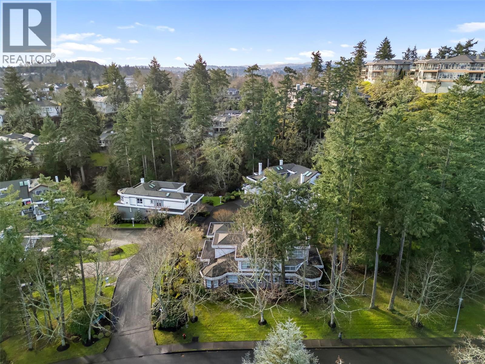 12 1063 Valewood Trail, Saanich