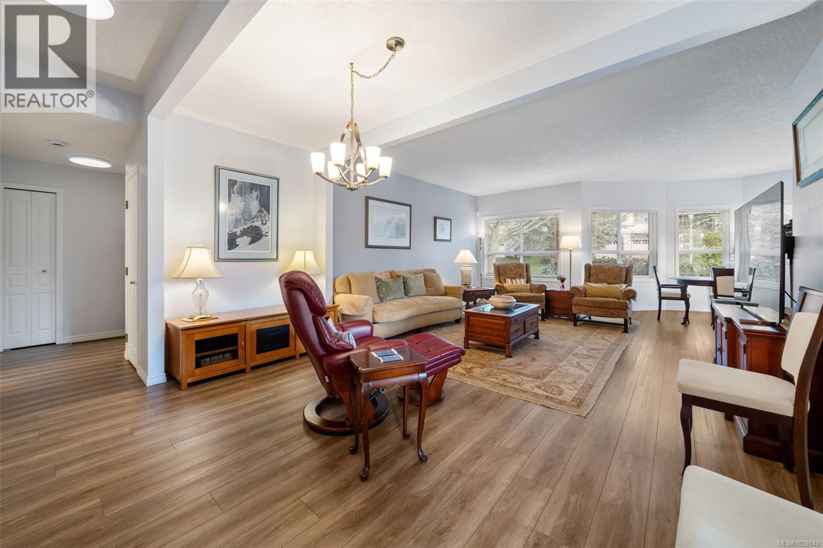 12 1063 Valewood Trail, Saanich