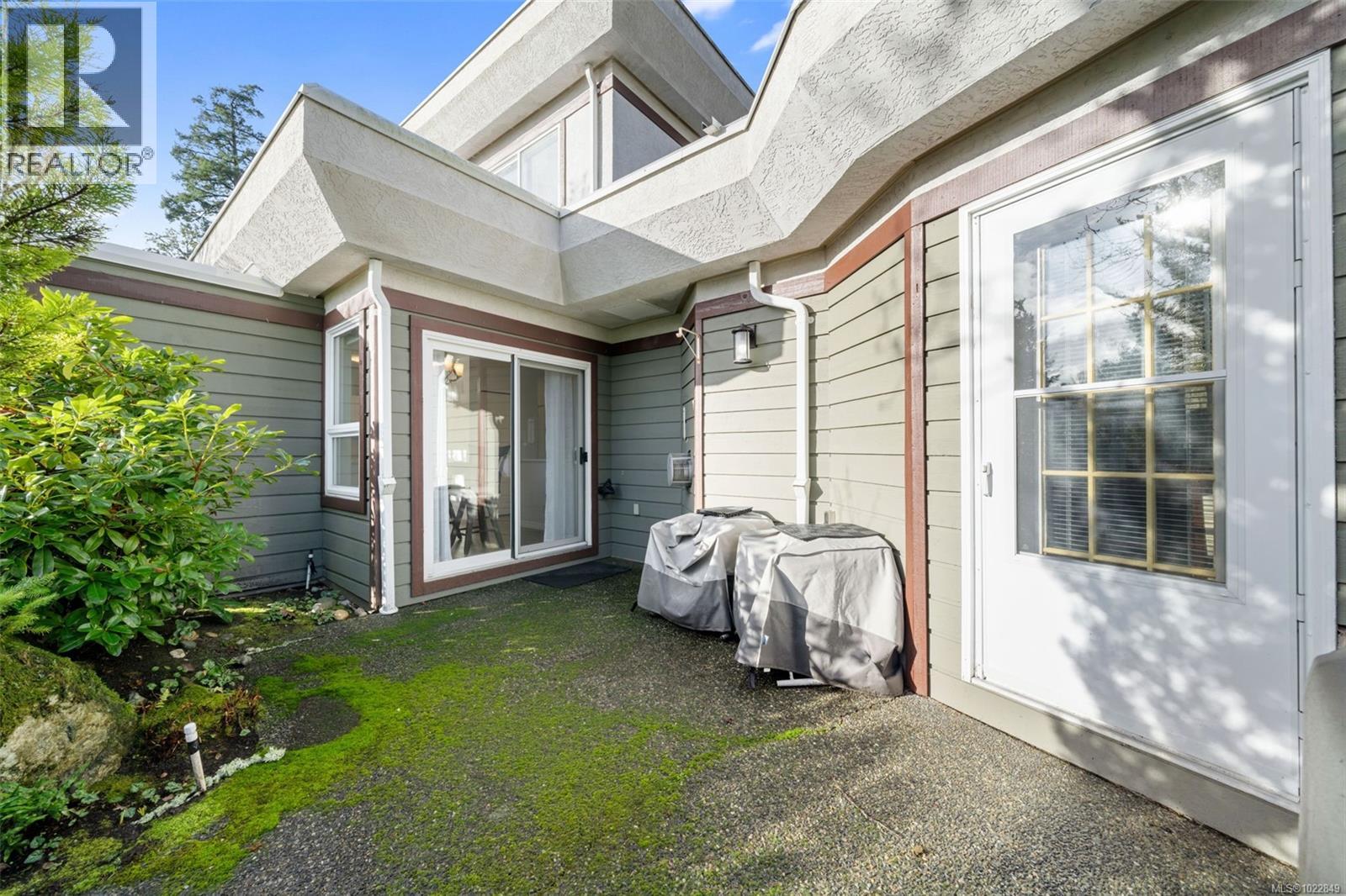 12 1063 Valewood Trail, Saanich