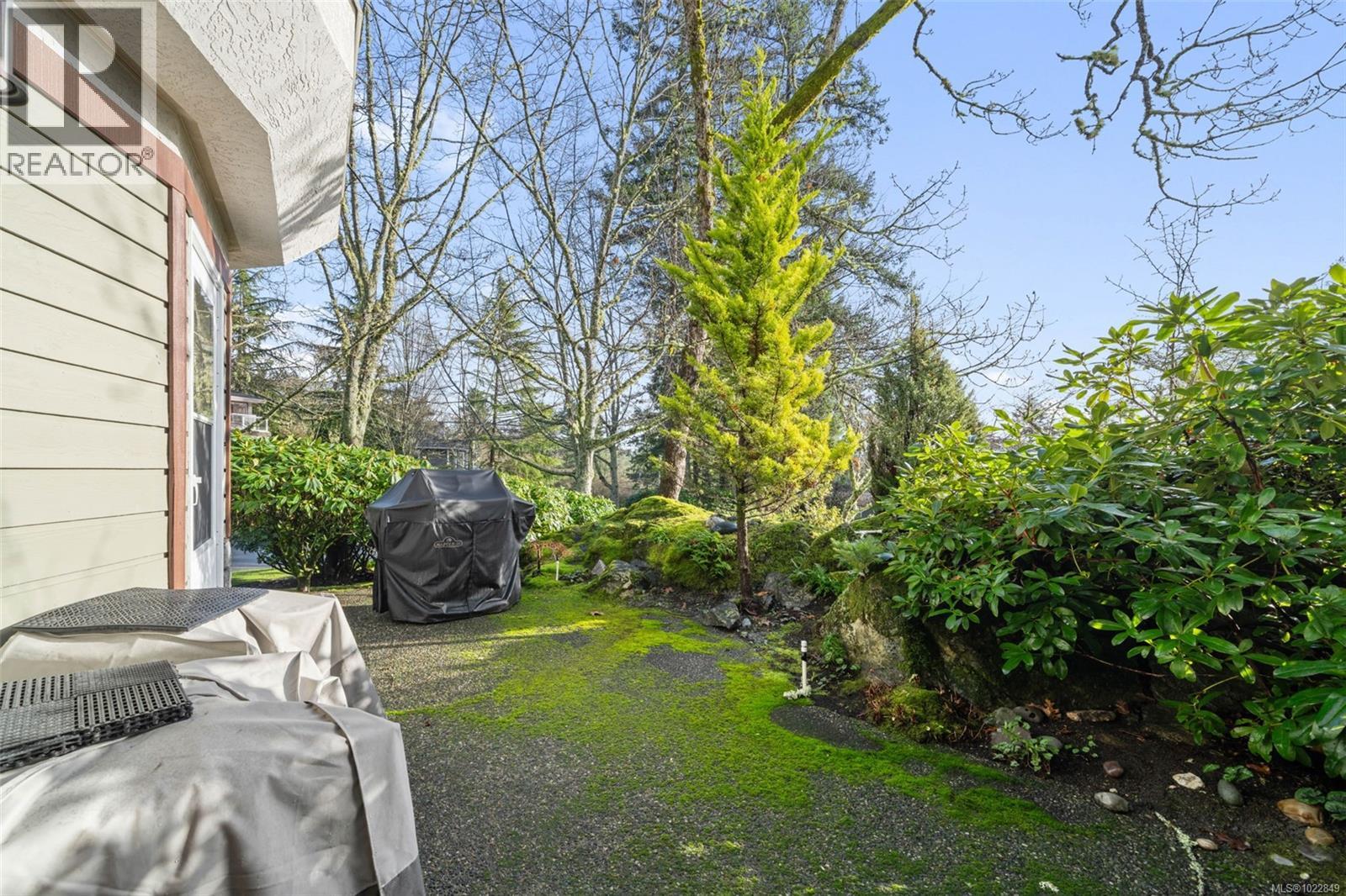 12 1063 Valewood Trail, Saanich