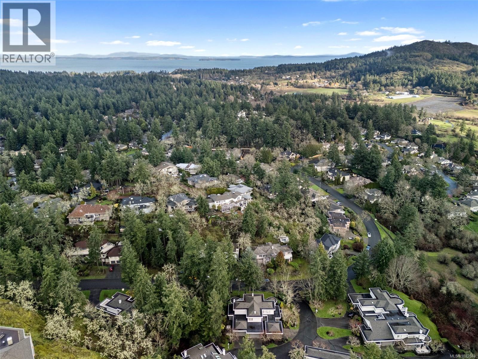 12 1063 Valewood Trail, Saanich