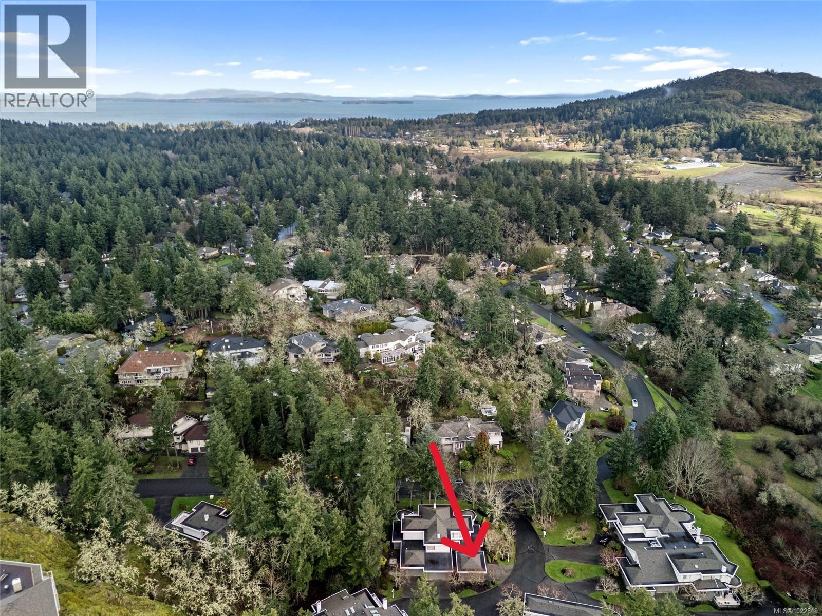 12 1063 Valewood Trail, Saanich