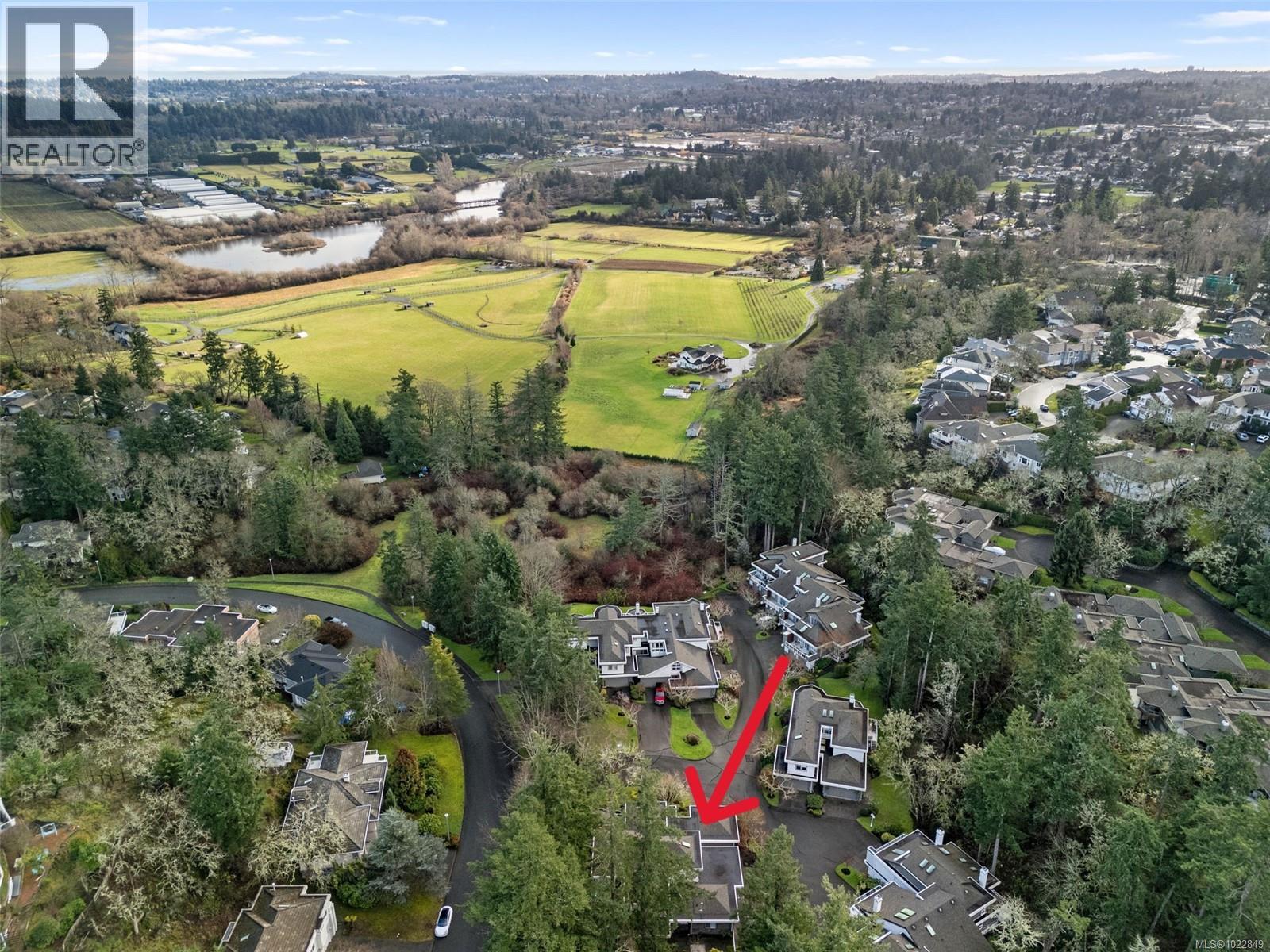 12 1063 Valewood Trail, Saanich