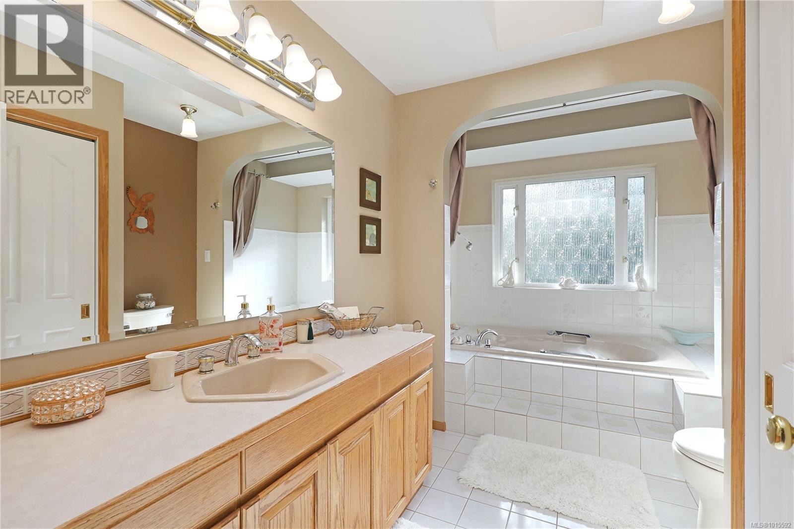 2371 Steelhead Rd, Campbell River