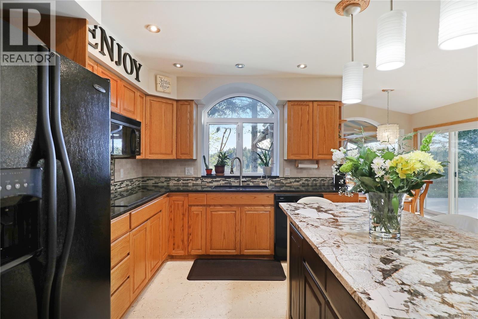 2371 Steelhead Rd, Campbell River