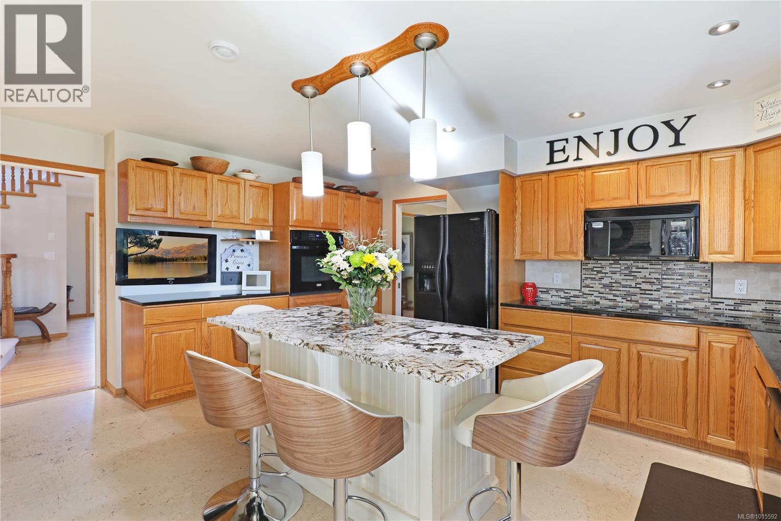 2371 Steelhead Rd, Campbell River