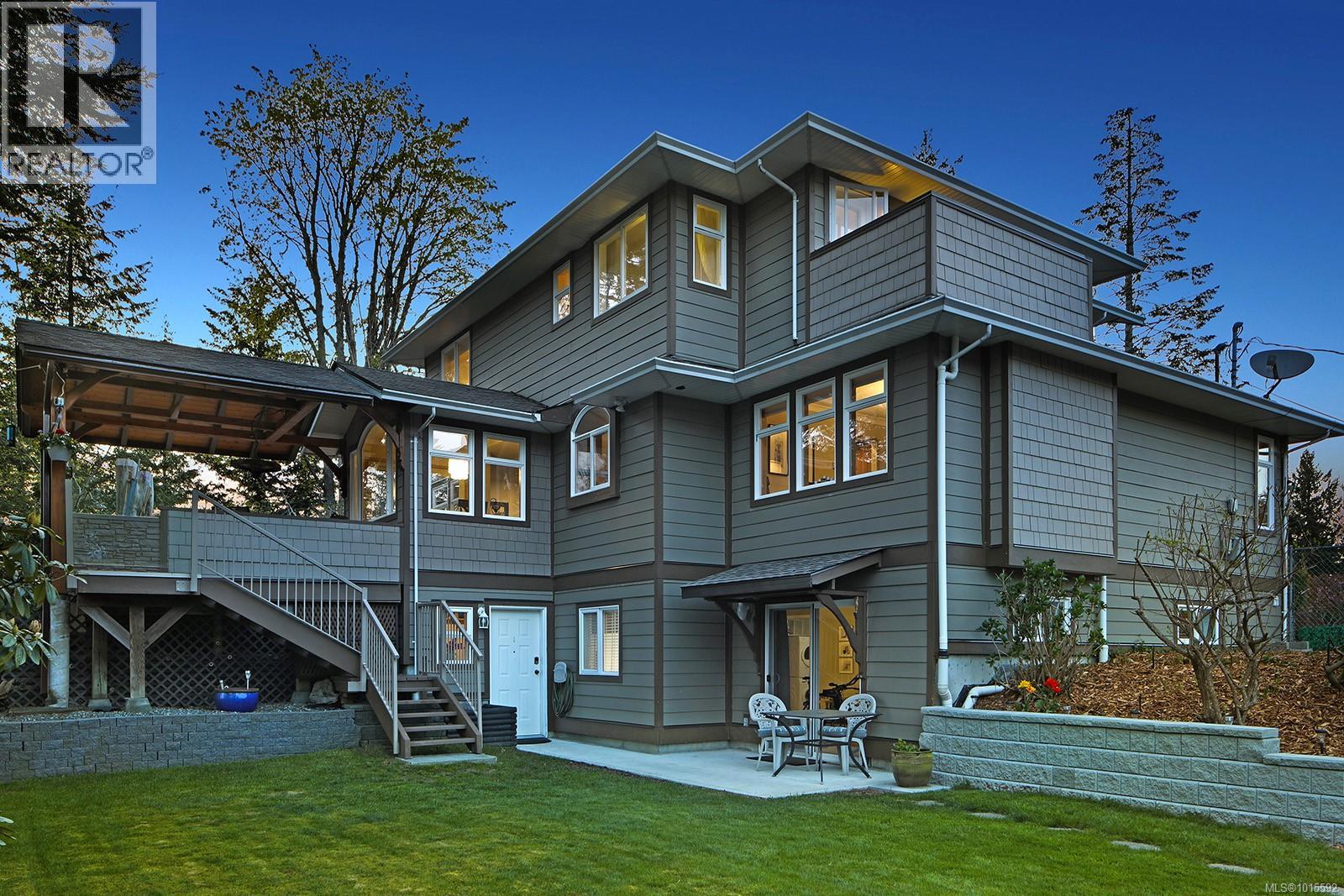 2371 Steelhead Rd, Campbell River