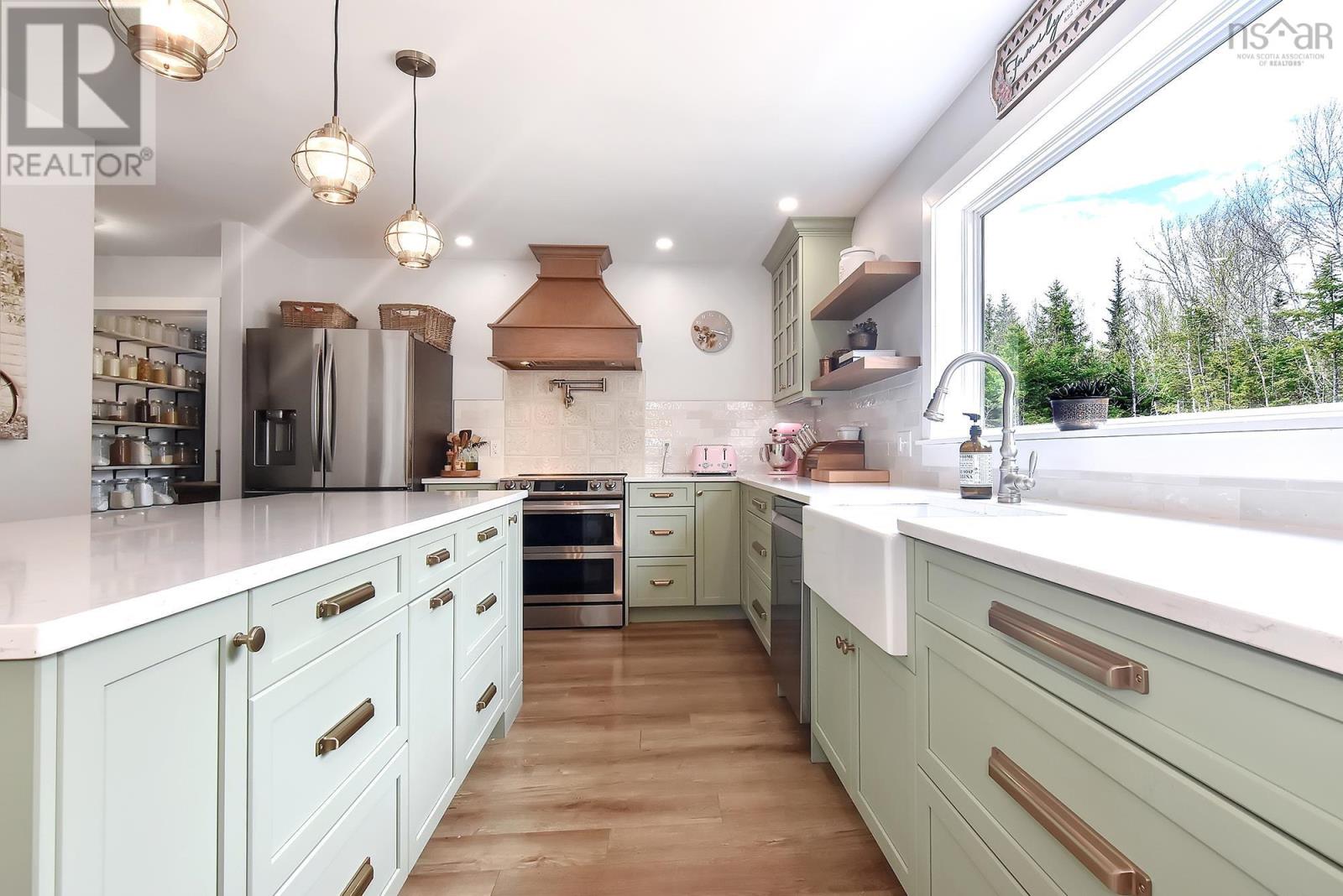 Property 11 of 49 of 9409 Highway 215