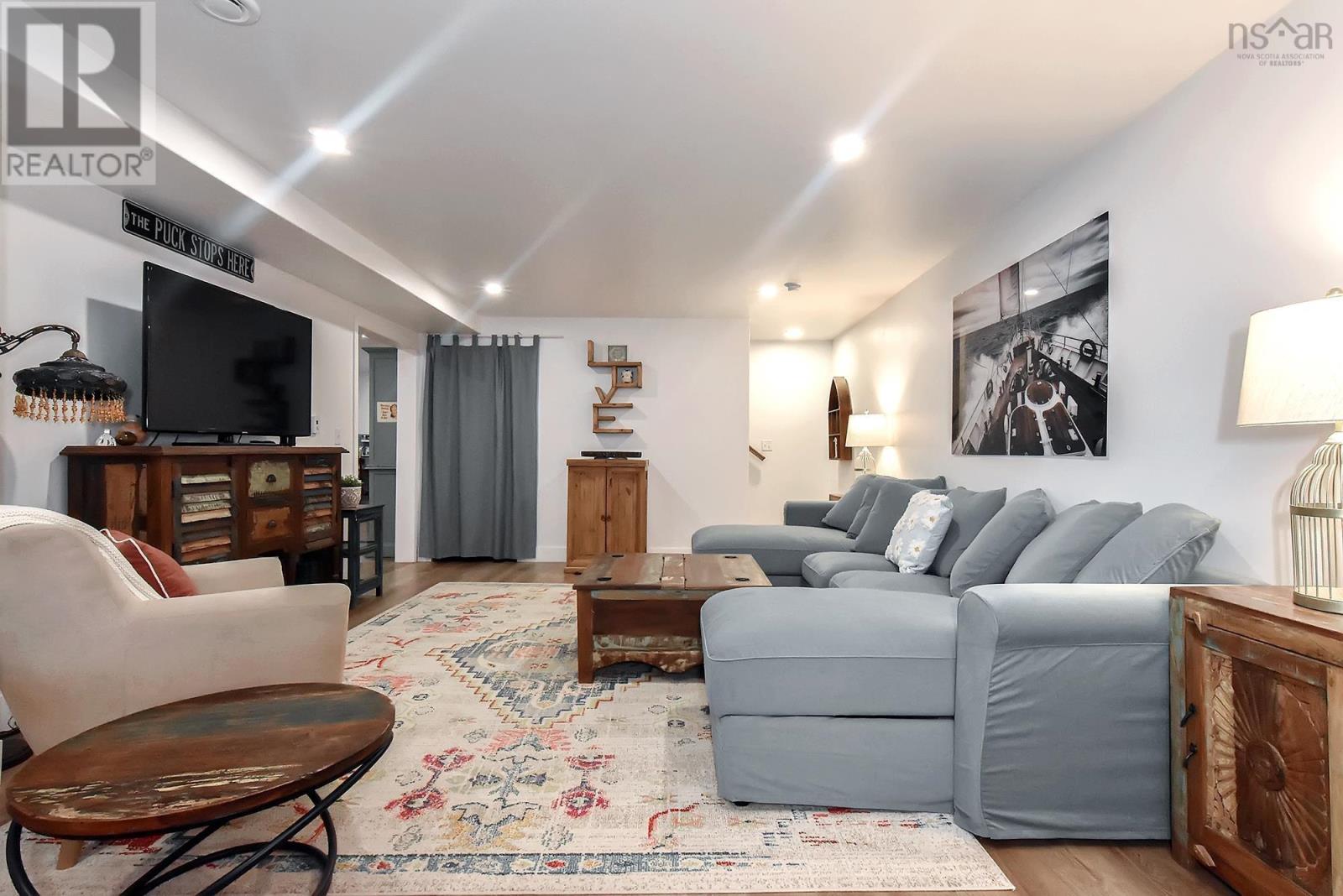 Property 33 of 49 of 9409 Highway 215