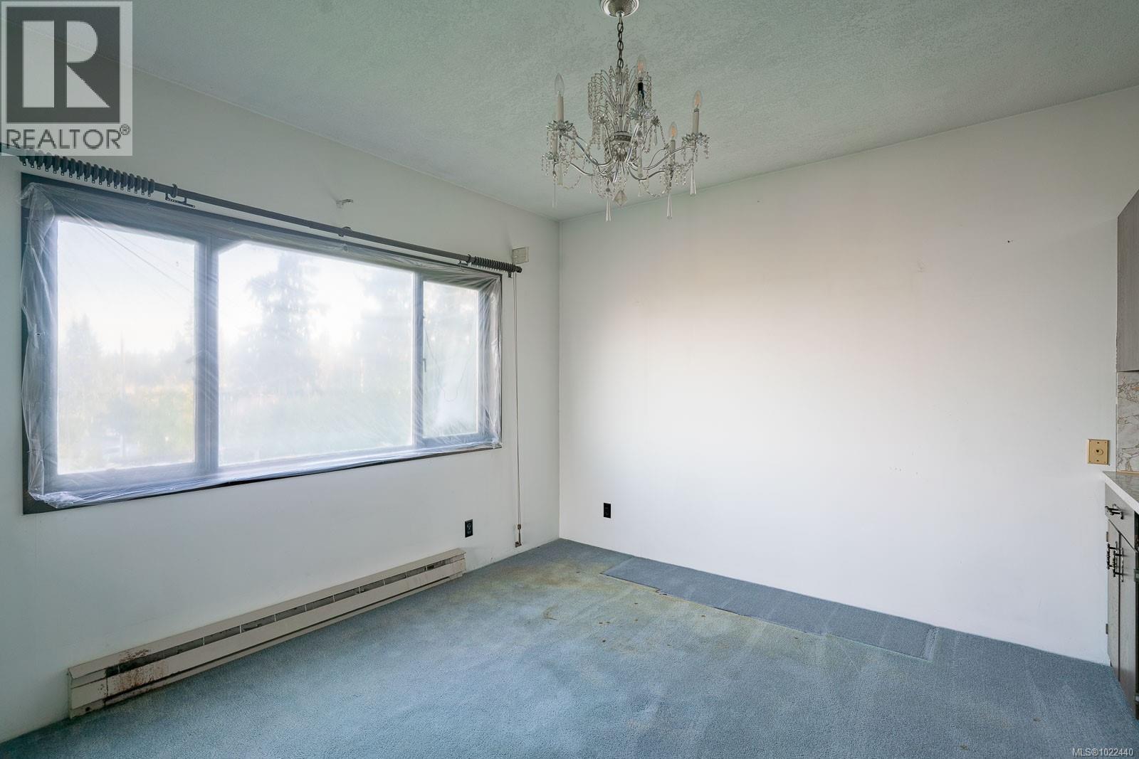 135 Sunningdale Rd W, Qualicum Beach