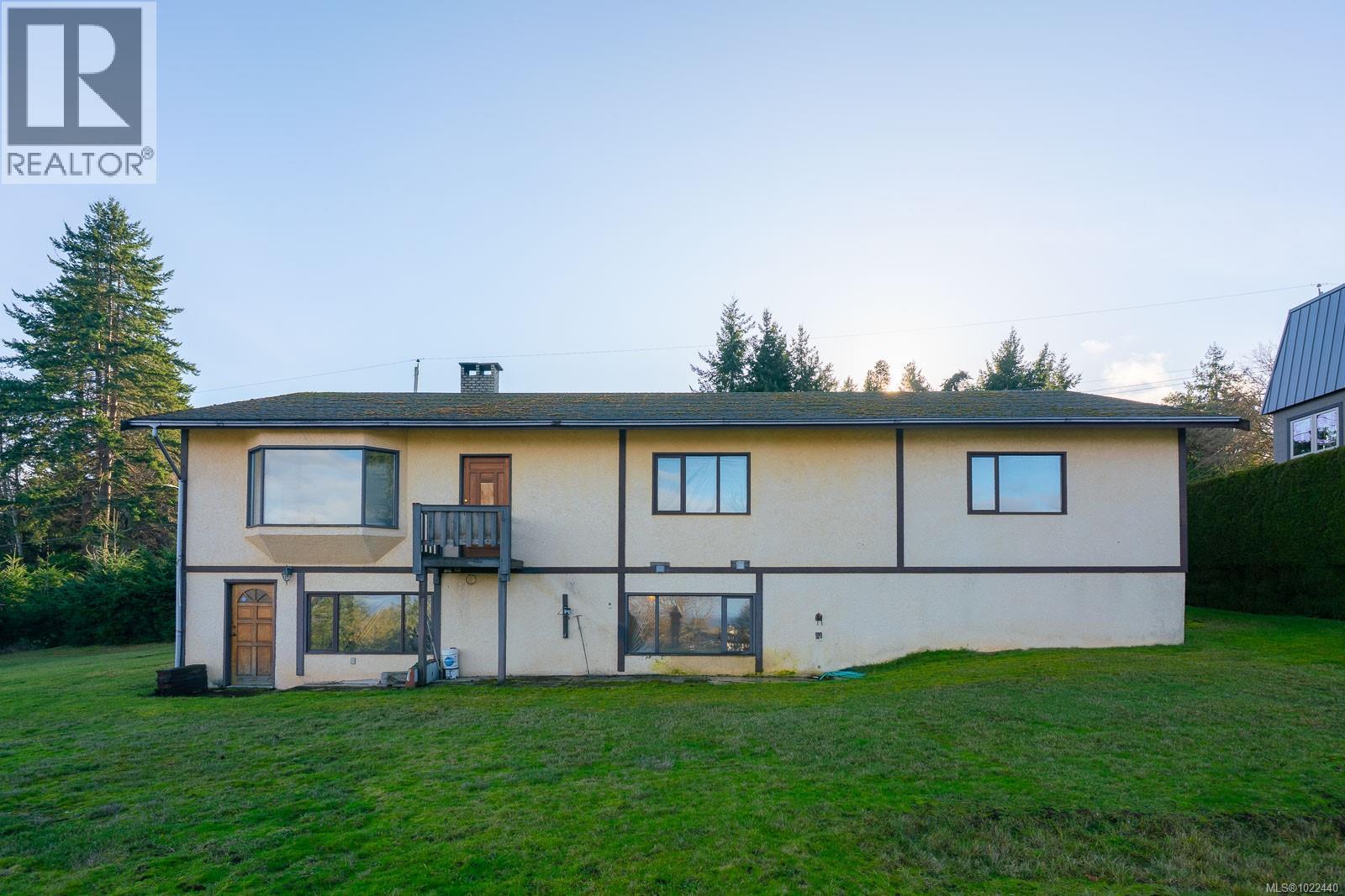 135 Sunningdale Rd W, Qualicum Beach