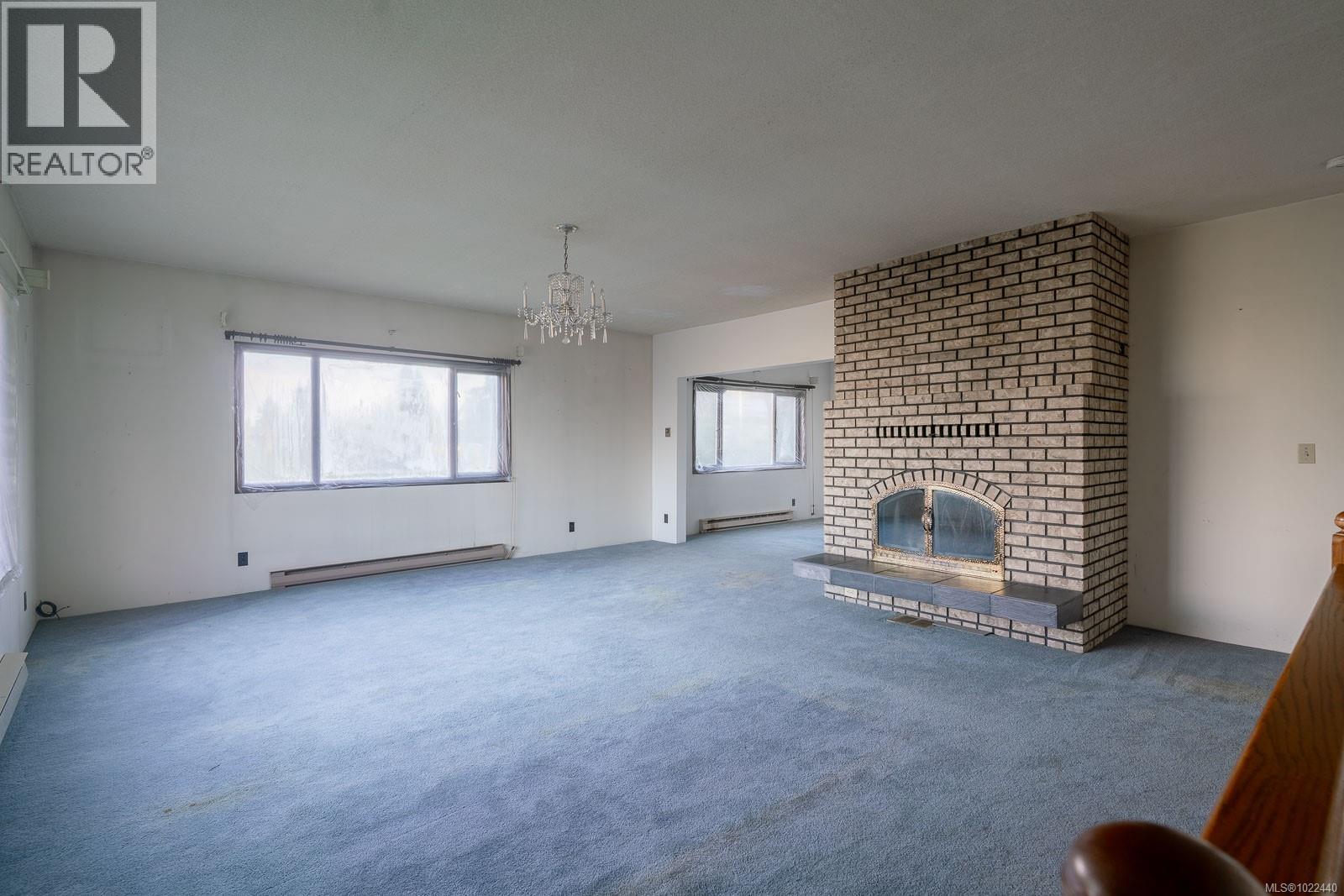 135 Sunningdale Rd W, Qualicum Beach