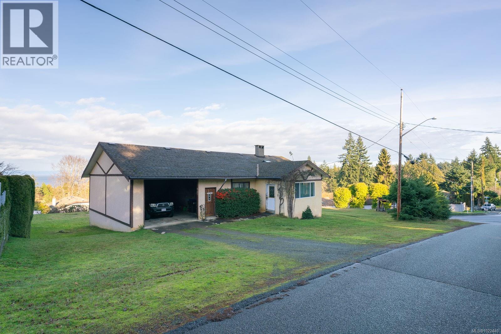 135 Sunningdale Rd W, Qualicum Beach