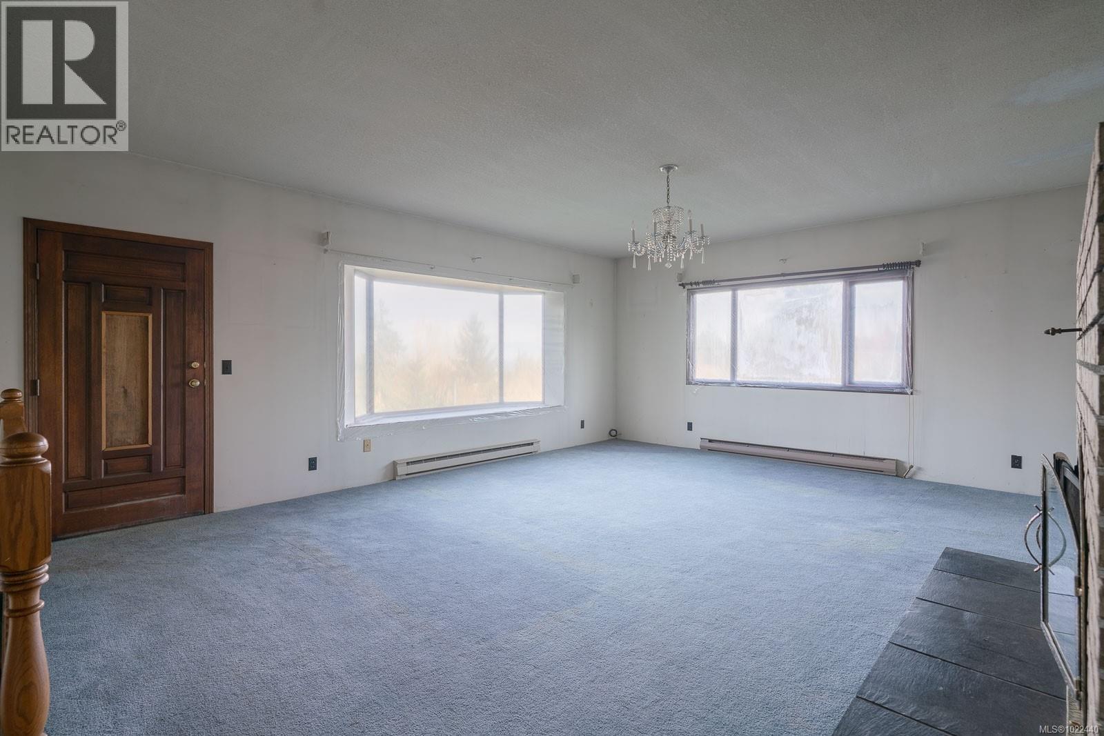 135 Sunningdale Rd W, Qualicum Beach