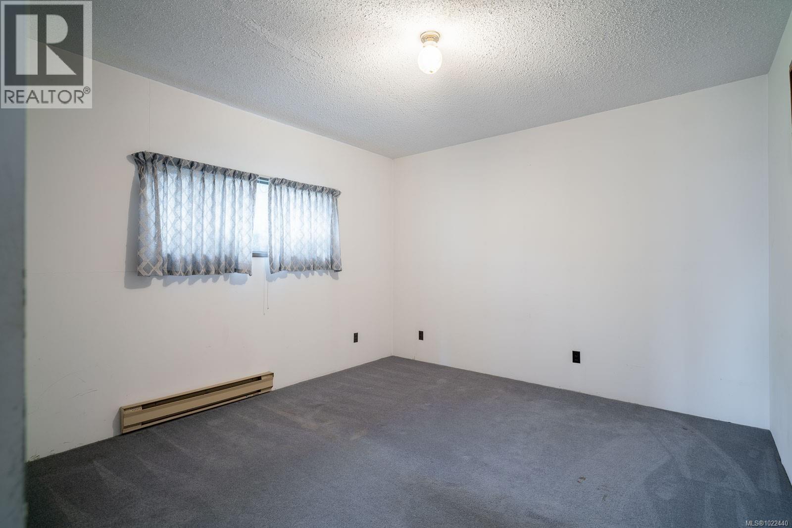 135 Sunningdale Rd W, Qualicum Beach