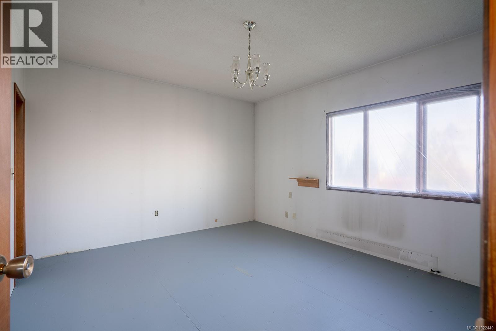 135 Sunningdale Rd W, Qualicum Beach