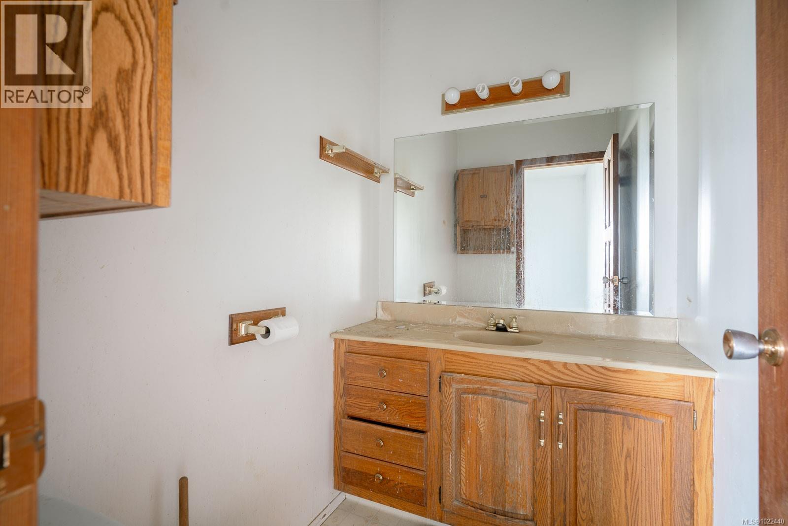 135 Sunningdale Rd W, Qualicum Beach