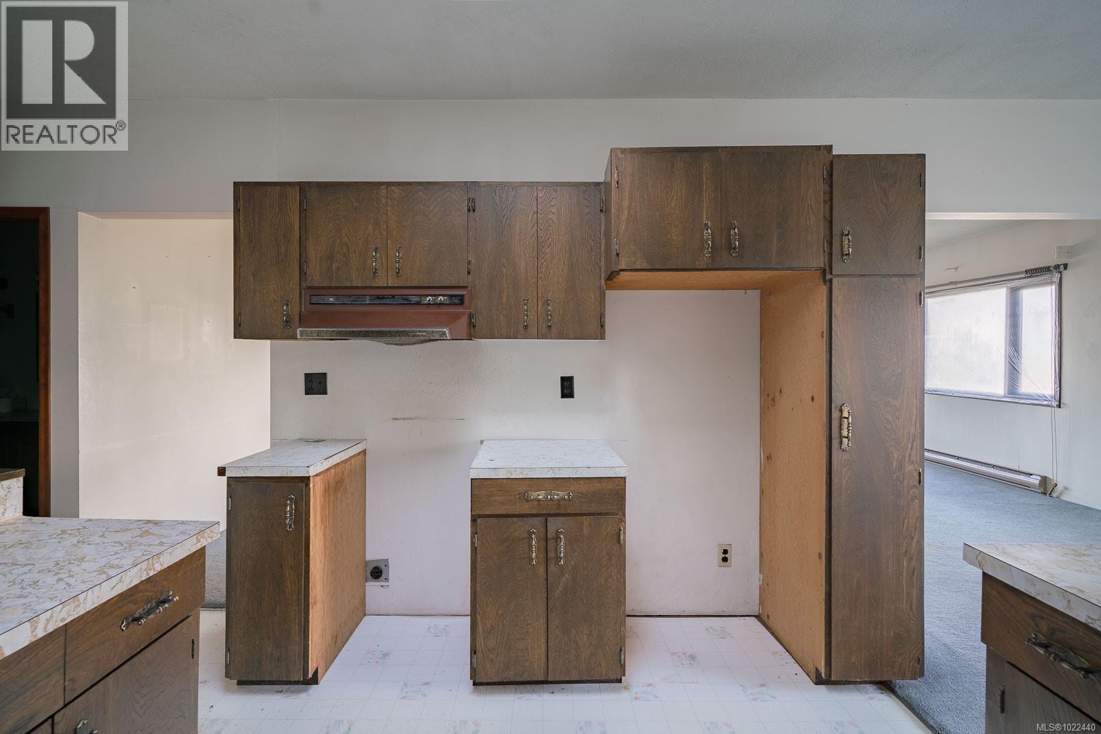 135 Sunningdale Rd W, Qualicum Beach