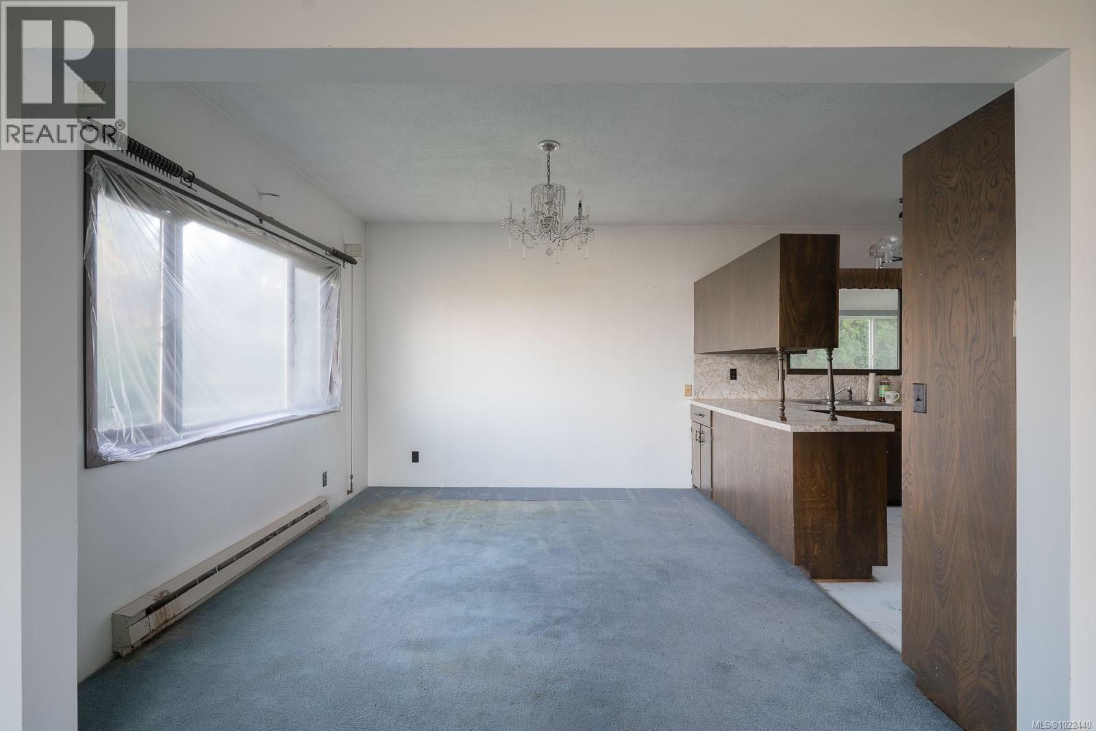 135 Sunningdale Rd W, Qualicum Beach