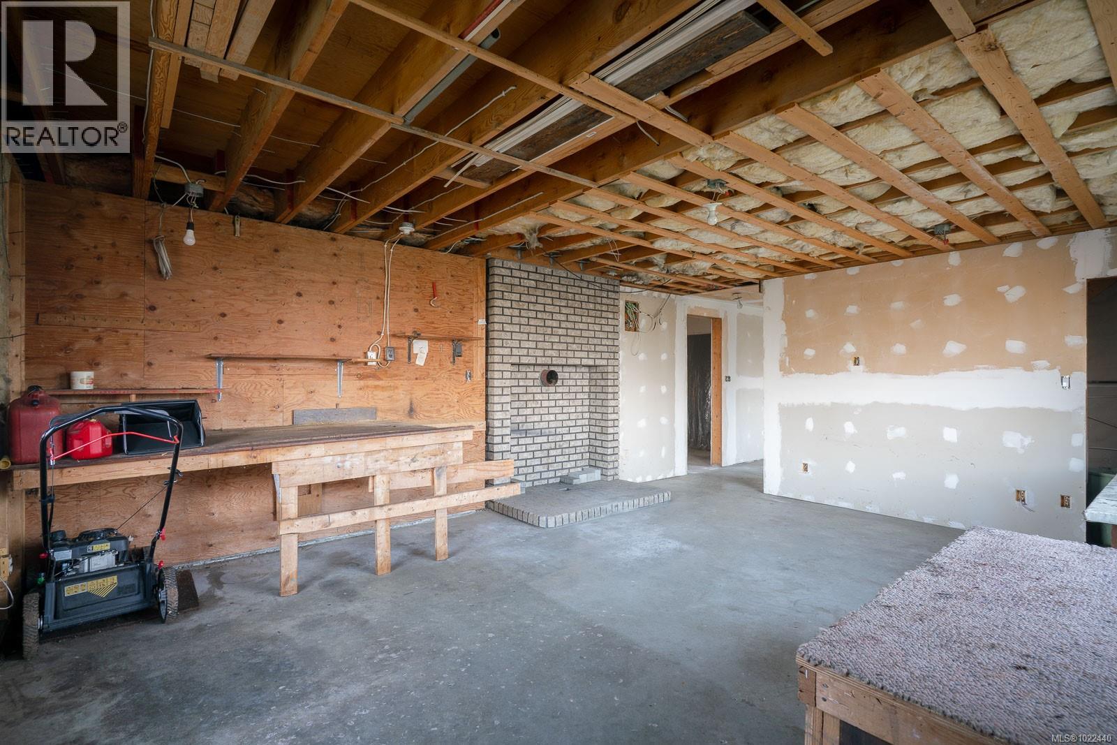 135 Sunningdale Rd W, Qualicum Beach