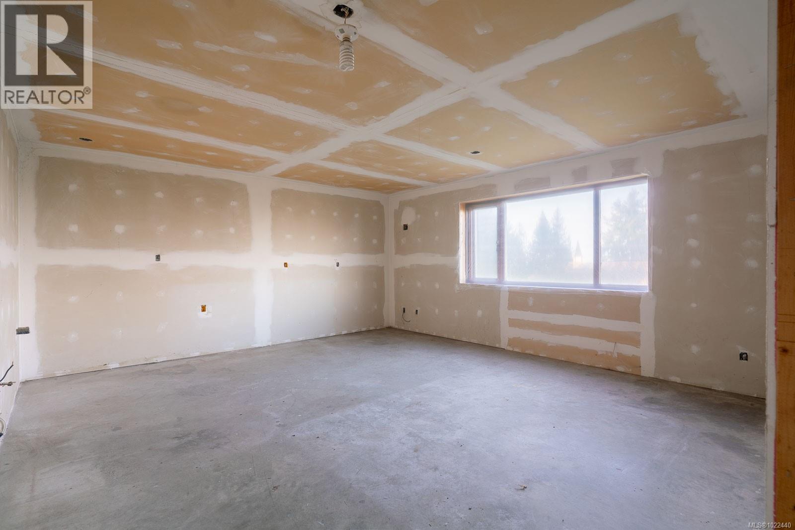 135 Sunningdale Rd W, Qualicum Beach