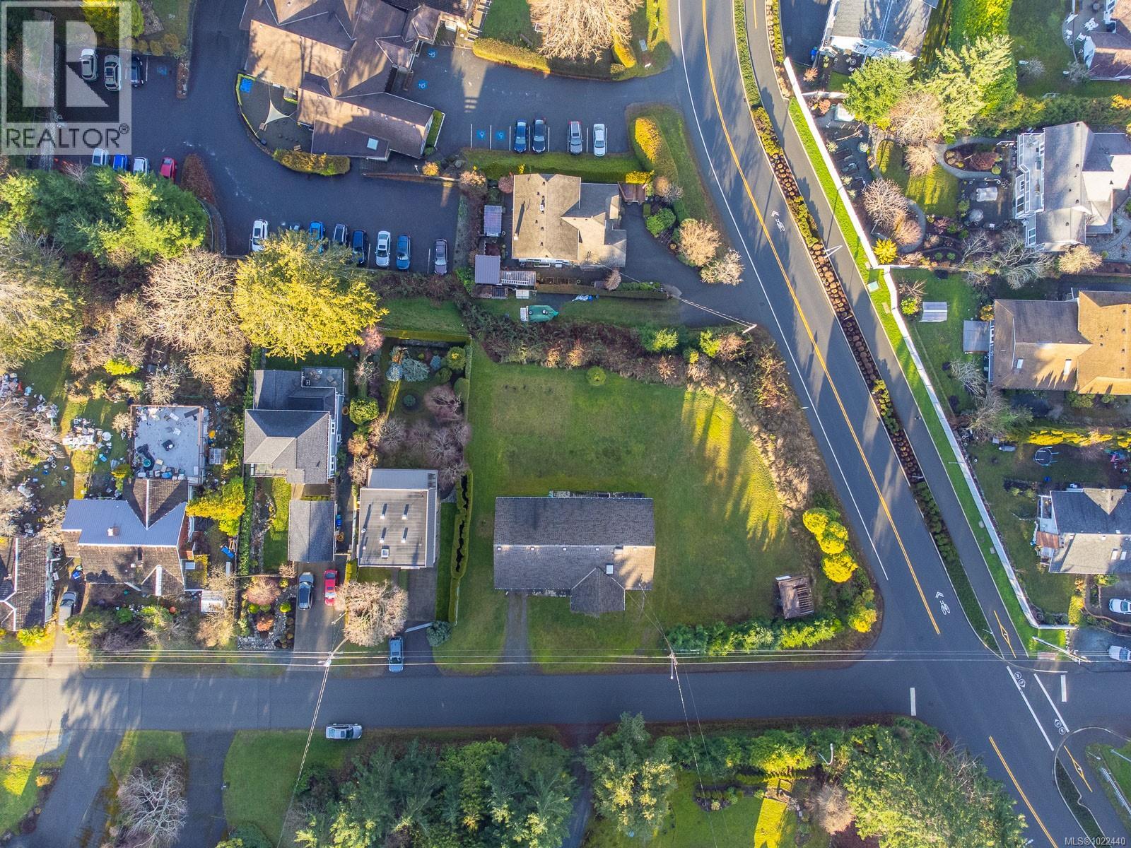 135 Sunningdale Rd W, Qualicum Beach