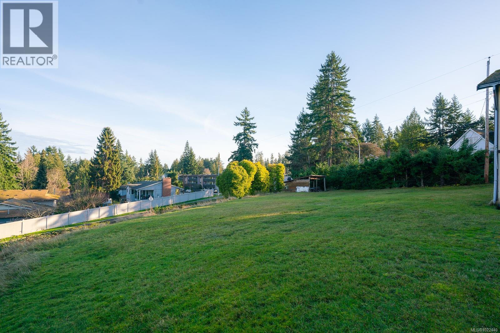 135 Sunningdale Rd W, Qualicum Beach