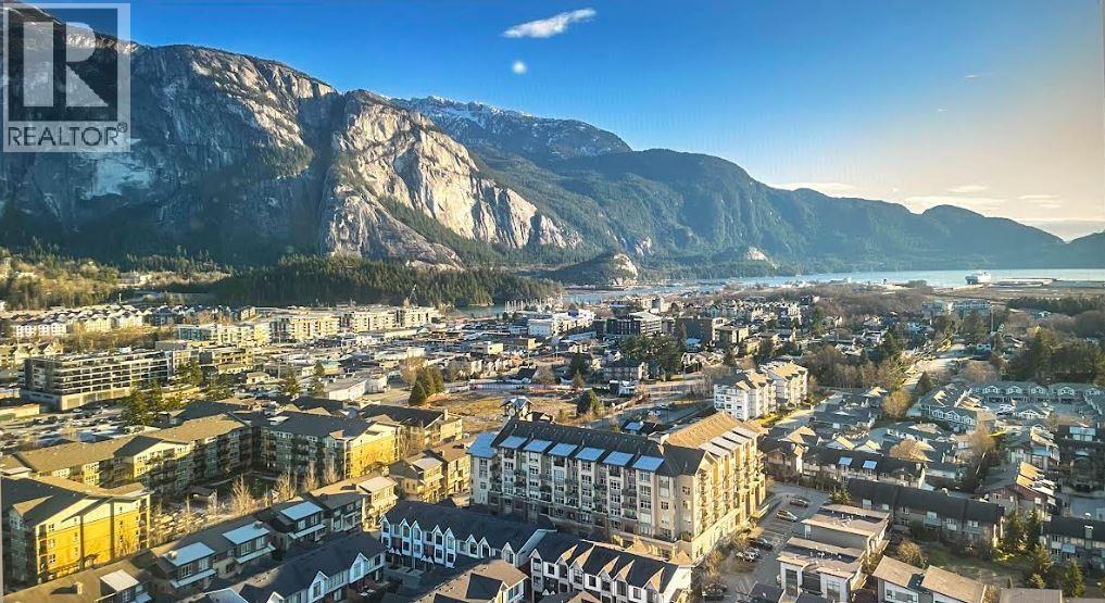 402 1211 VILLAGE GREEN WAY, Squamish